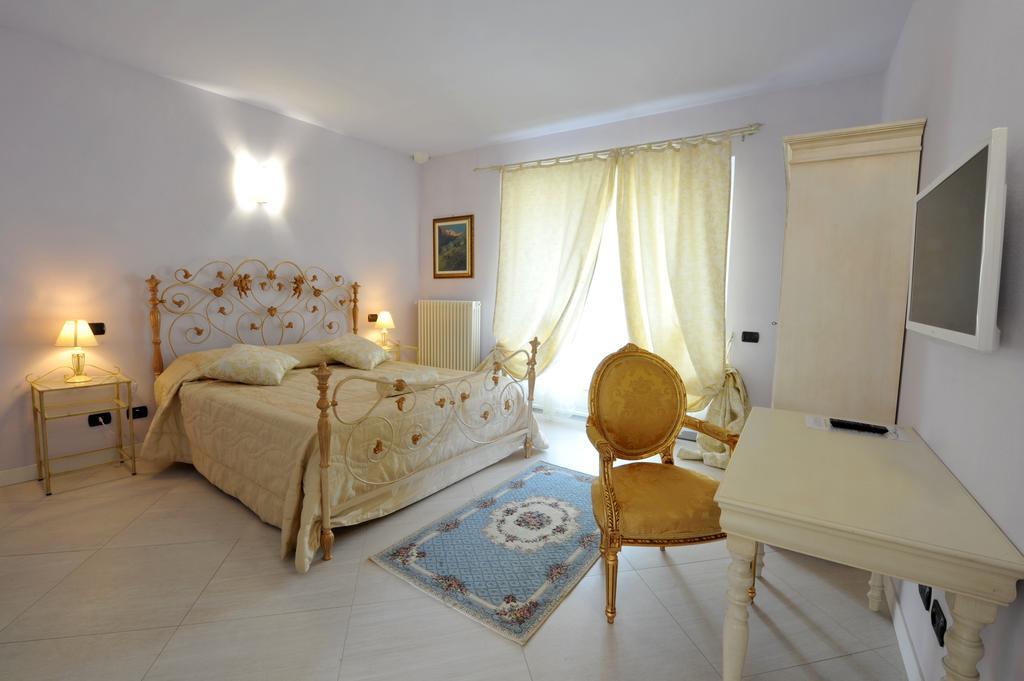 Agriturismo Cascina Varie Castagnito Exteriér fotografie